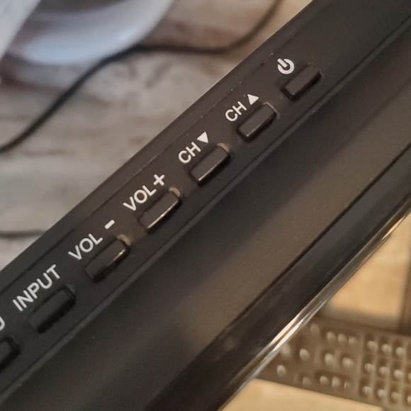 Insignia 19" LED TV NS-19E310A13 W/Remote - Picture 6 of 16